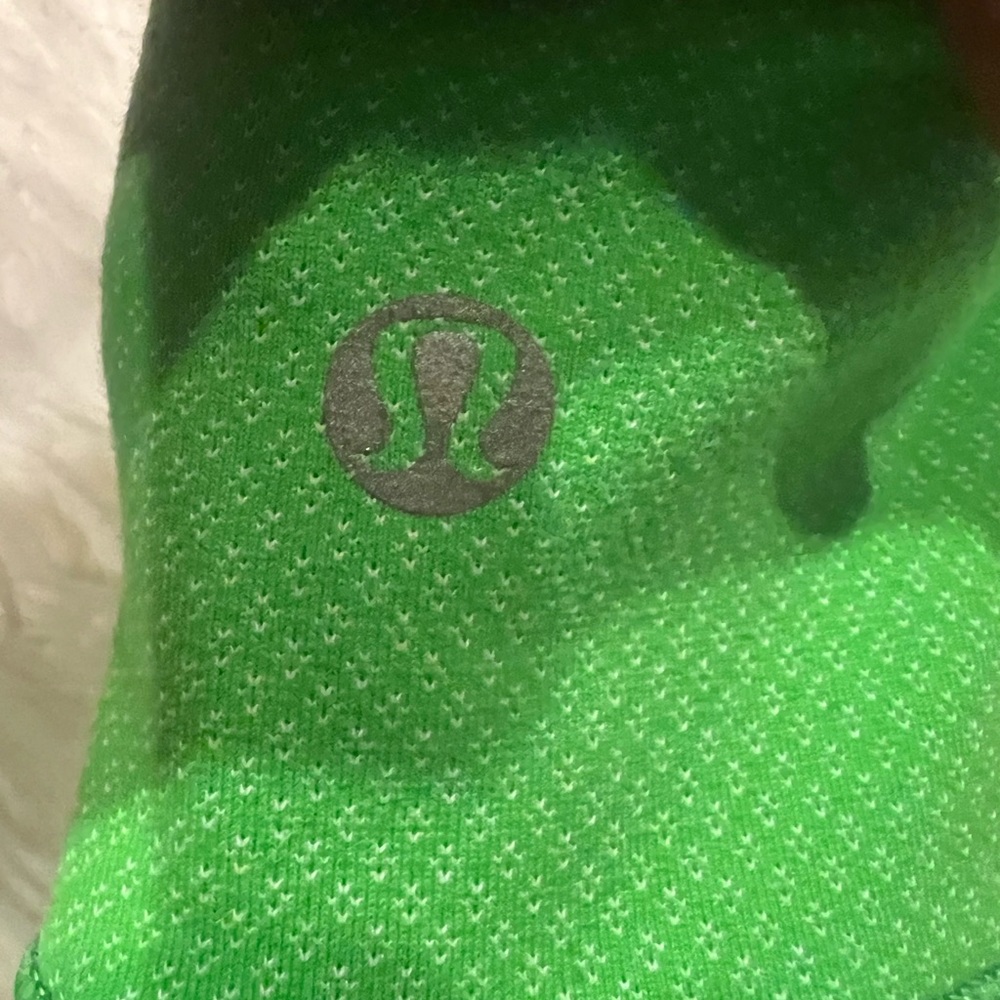PRISTINE CONDITION -RARE - Lululemon leggings size 6